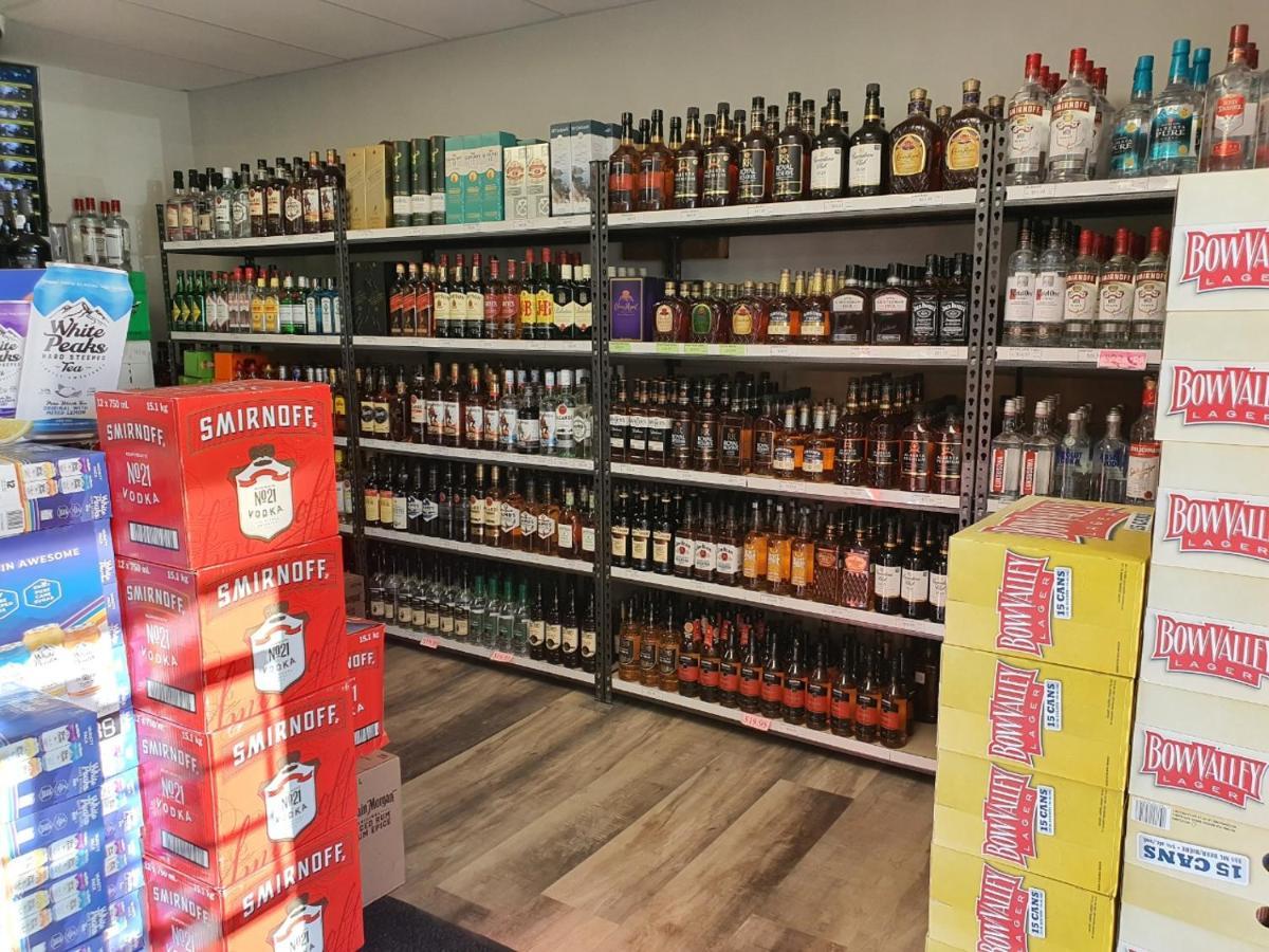Sundre Motor Inn Kültér fotó